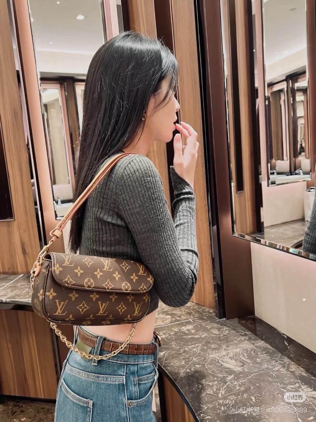 LV Monogram Handbag Top Handle 173